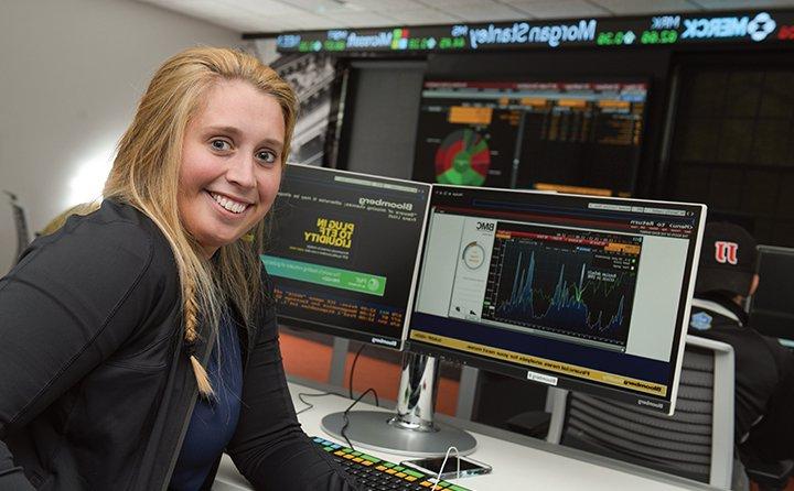 Student at computer in Business Research Center